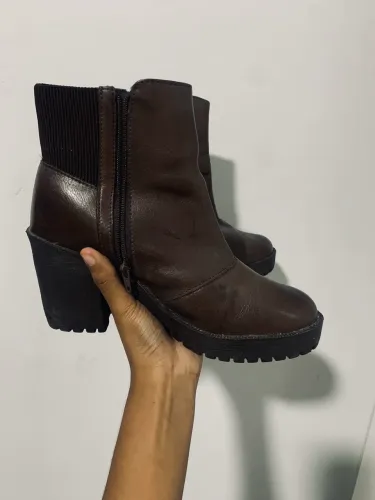 Vendo Bota Marrom de Couro
