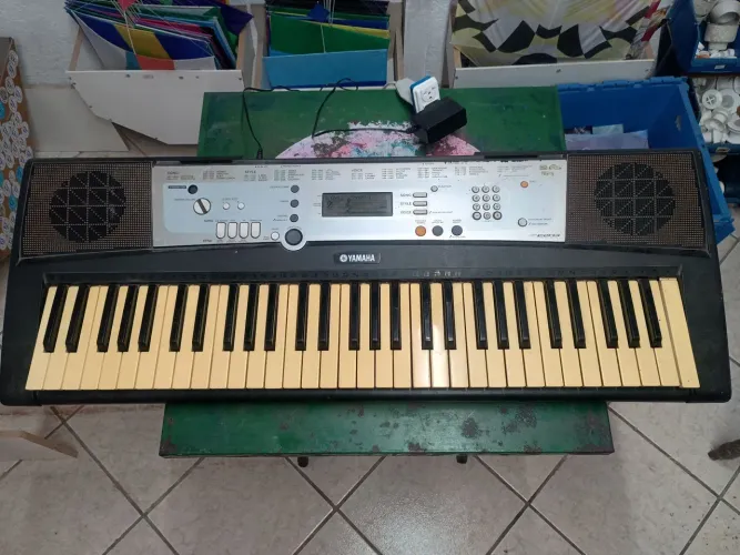 Teclado Yamaha PSR E203 para iniciantes e intermediários . Algumas teclas não funcionam