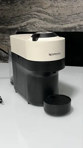 Cafeteira Nespresso Vertuo Pop Branca 110V - Excelente Estado