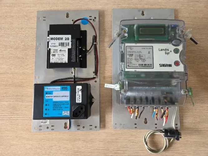 Conjunto Medidor energia elétrica trifásico