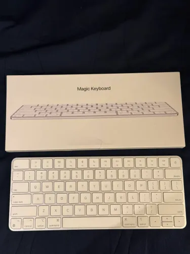 MAGIC KEYBOARD APPLE