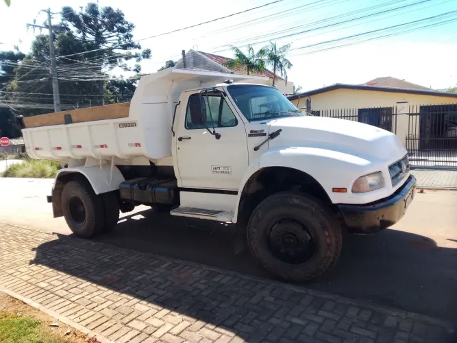 Vendo caminhão caçamba em ótimo estado 