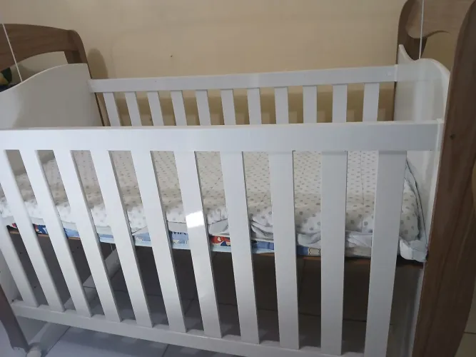Berço Estilo Americano e Cama com Colchão