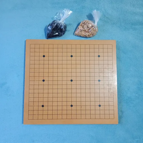 Jogo de Tabuleiro Chinês "GO". Jogo de Estratégia chinês. Em madeira + pedras de madeira.