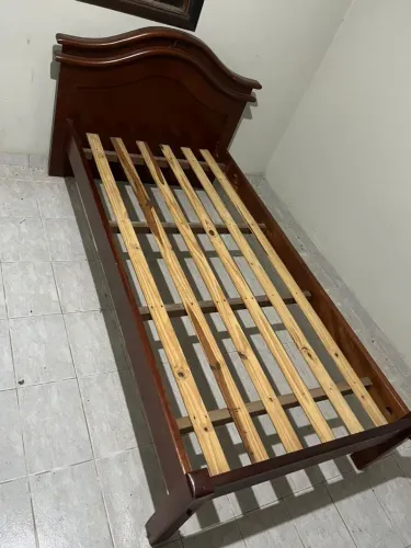 Cama de Solteiro em Madeira - Cor Imbuia/Mogno Escuro