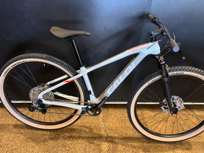 BICICLETA CALOI RACING CARBON DISC TAMANHO 15 ZERO