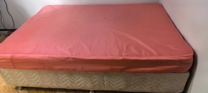 Cama Box Casal Reforçada com pés em alumínio e rodinhas+ Colchão com capa - Não entrego