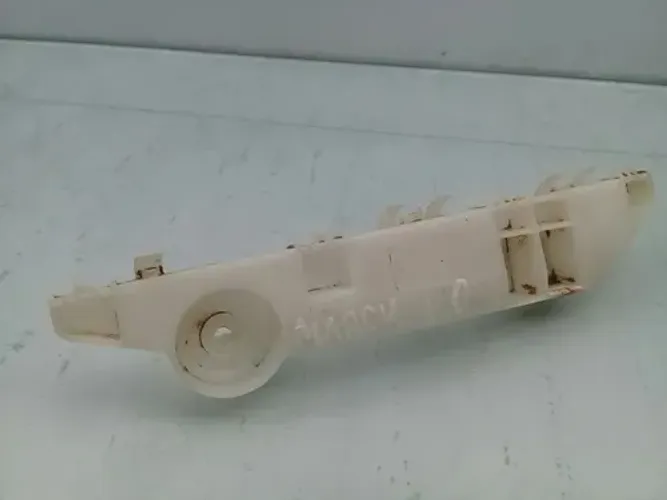 Guia Parachoque Traseira Direita Nissan March 2017 V1090