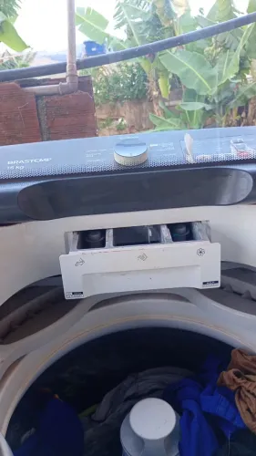Vendo máquina de lavar para pagar meu aluguel
