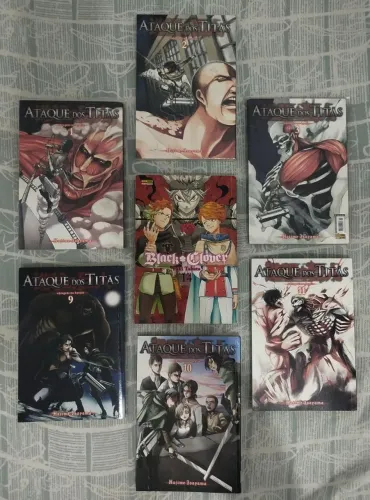 Mangás Attack on Titan + Black Clover Seminovos