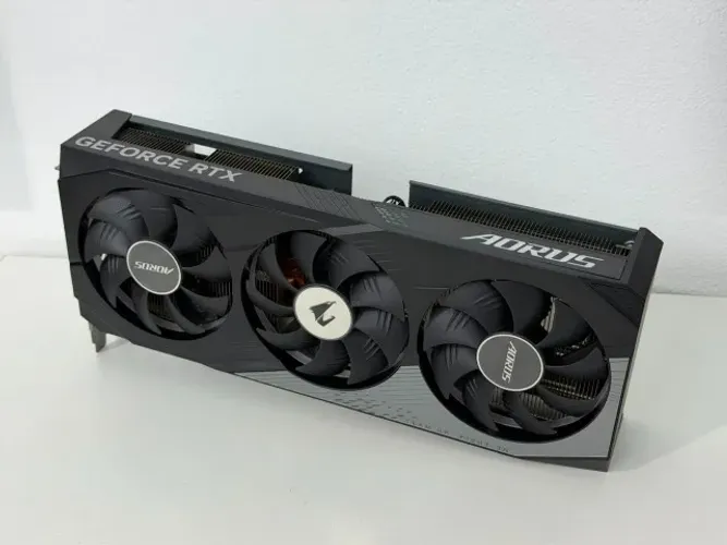 Placa de vídeo RTX 4060 8Gb Aorus Elite 3x