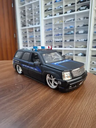 Miniatura Police Jada 1/24 Cadillac 2002 Escalade Dub City bomb squad SWAT