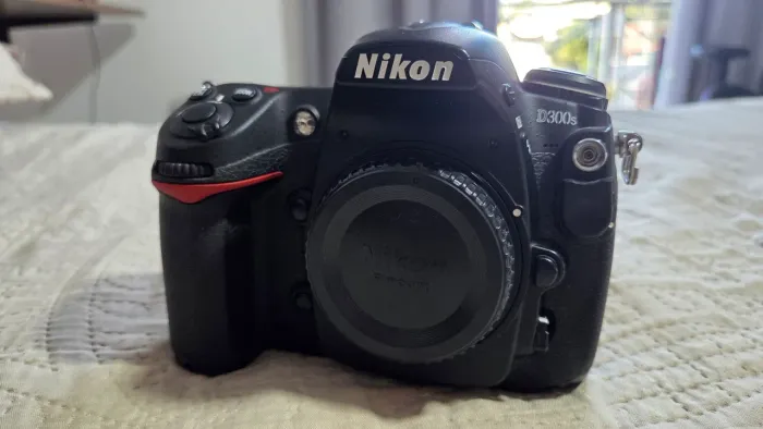 Camera profissional DSLR Nikon D300s 40k estado de nova