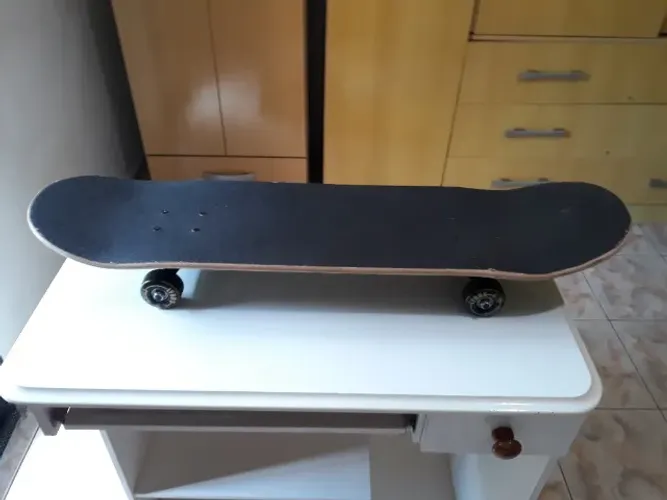 Skate Profissional - Rodinha especial , com Acessórios : Kit de Proteção ( Super Novo )