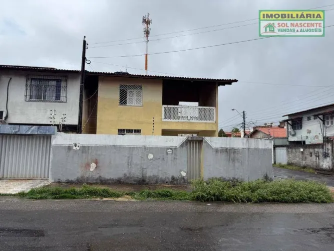 Casa com 3 dormitórios para alugar, 180 m² por R$ 3.301,00/mês - Edson Queiroz - Fortaleza