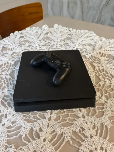 Playstation 4 slim