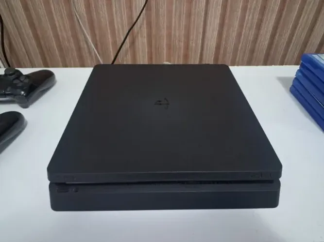 Playstatio 4 (PS4) 1 TB - 1 Controle - 6 jogos