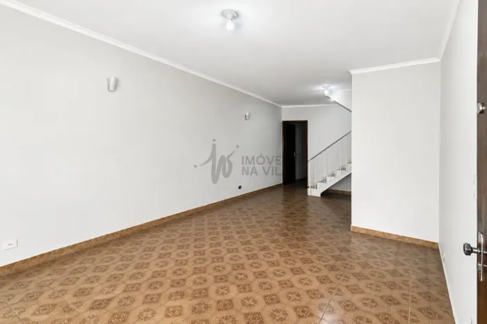 Casa com 196m² quintal e churrasqueira próxima ao Metrô Santa Cruz