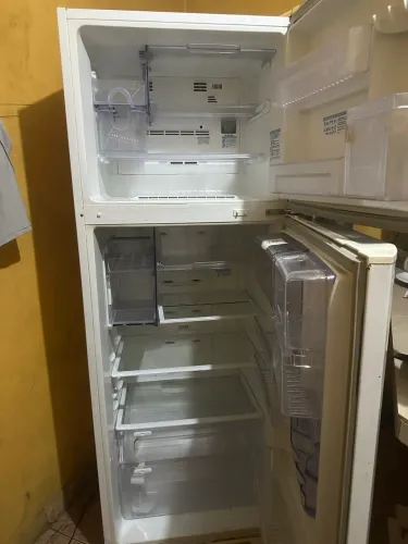 Vendo geladeira duplex toda original perfeita gelando super bem