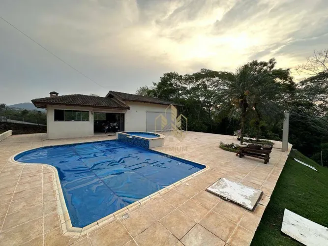 Casa com 4 dormitórios à venda, 390 m² por R$ 1.800.000,00 - Condomínio Serra da Estrela -