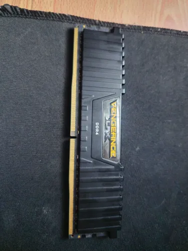 Vendo memória RAM Corsair DDR4 LPX 8GB 2666mhz