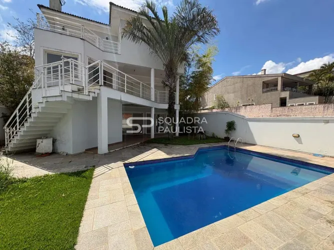 Casa de condomínio com 700 m², 5 quartos sendo 5 suítes à venda no bairro Alphaville.