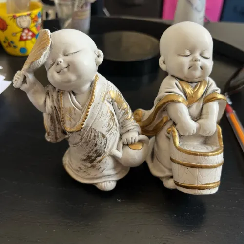 Conjunto set de 2 budas monges trabalhador e cansado balde leque