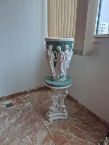 Vaso em gesso decorativo