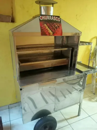 Carrinho de churrasco semi-novo