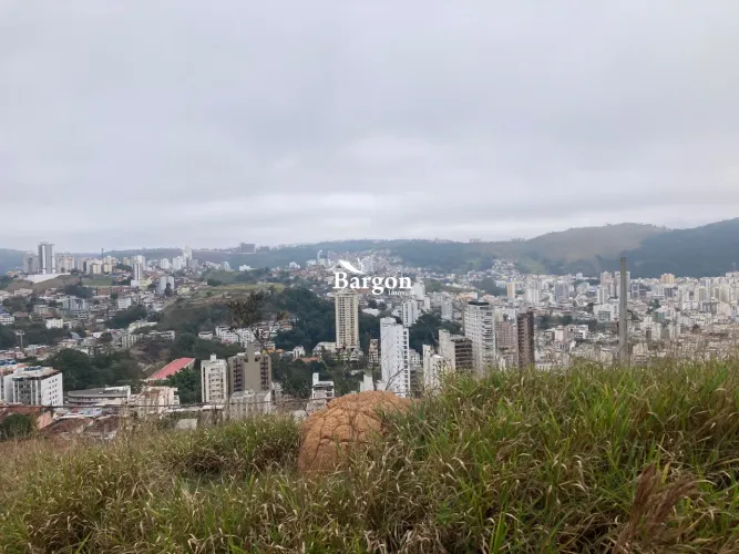 Lote duplo com 650 m² a venda no Bairro Cidade Jardim em Juiz de Fora