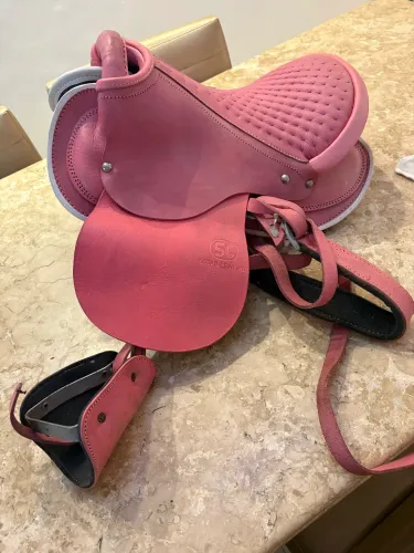 Sela infantil para pônei em couro legítimo- perfeita (aceito propostas)
