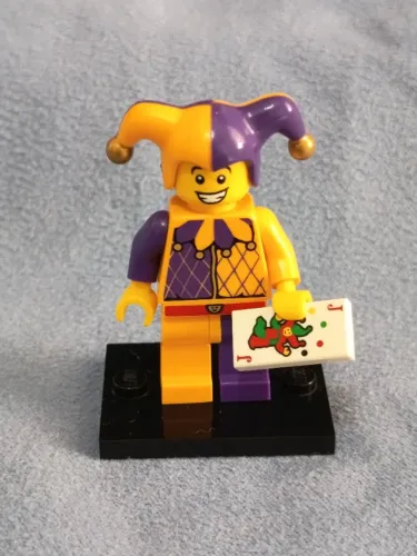 LEGO minifigura Jester, Series 12, sem uma carta e leve detalhe de risco atrás das pernas