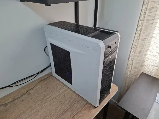 Gabinete Full Tower com fonte Full modular AX750 Corsair e VÁRIOS coolers