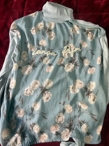 Blusa manga longa lança perfume