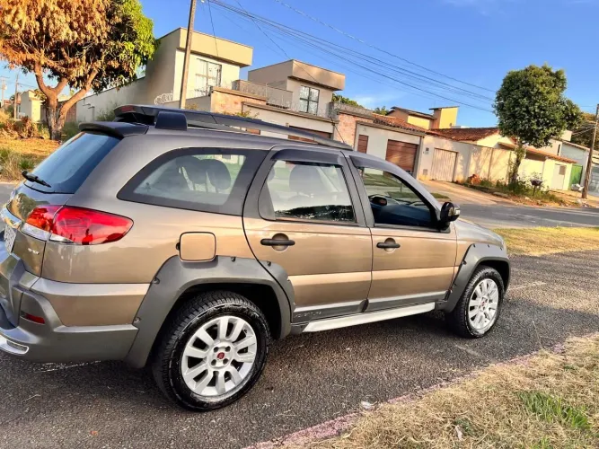Fiat Palio Weekend Adventure Locker 1.8 Flex 2015