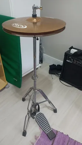 Par de Pratos Chimbal Orion, Solo Pro Aster Hi-Hat 14" 36cm, anos 2000, com pedestal