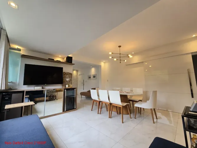 Apartamento 4/4, sendo 1 suíte, excelente localização, andar baixo, 1 por andar, reformado