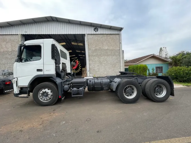 Caminhão Volvo traçado 6x4 bug pesado - FM 440 CAVALO TRATOR CUBO REDUTOR