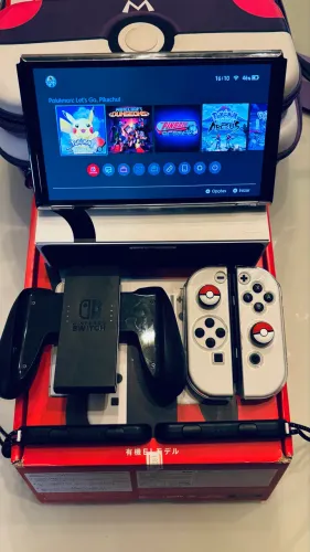 NINTENDO SWITCH OLED DESBLOQUEADO - POUCO USO!