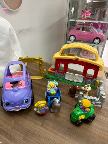 Fazendinha Fisher price + carrinho little people