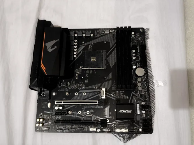 Placa mãe gigabyte B550M Aorus Elite (rev 1.3)