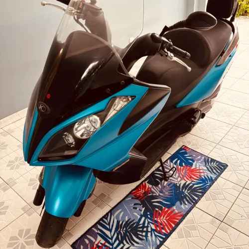 Linda scooter 300 CC moto bonita e potente !