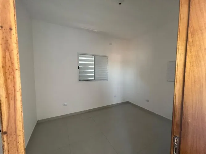 Aluguel casa com 2 qtos e garagem São Vicente 
