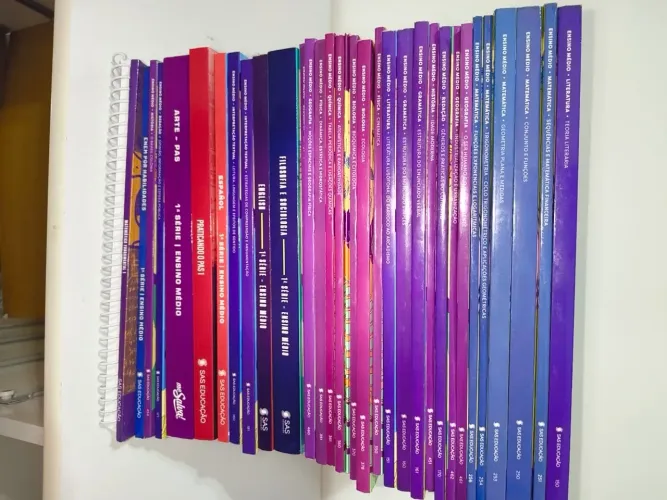 Livros projeção primeiro ano do ensino médio