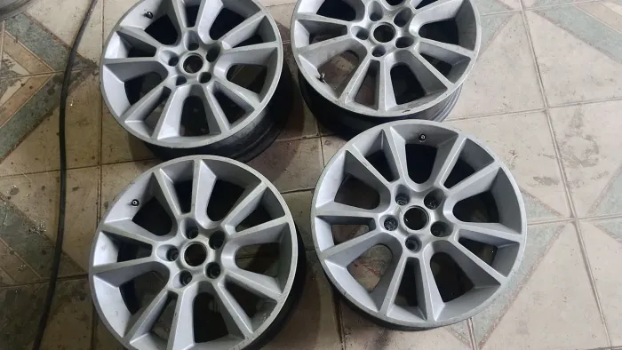 Rodas aro 17 .. 5 furos 