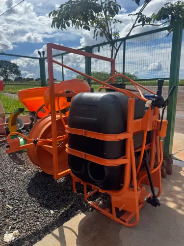Pulverizador Jacto Condor 600 litros pecuário