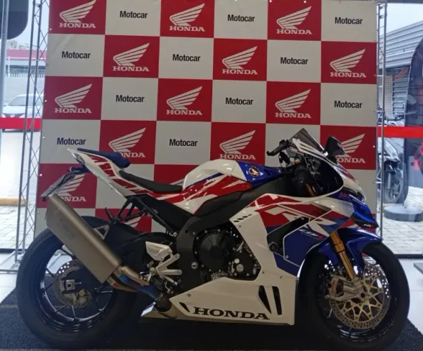 Honda CBR 1000RR-R com apenas 2.097 km