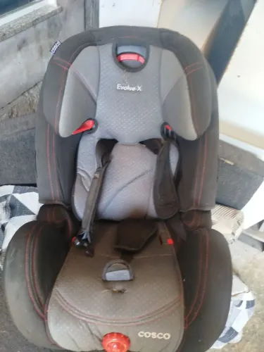 Vendo cadeirinha 300 reais preço a combinar