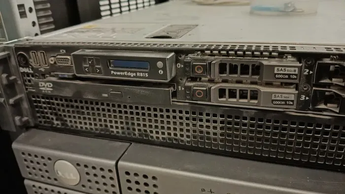 Servidor Dell PowerEdge R815 - 24 Cores / 32 GB RAM / 2x SAS 600 GB