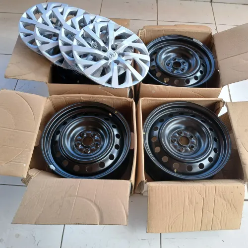 Rodas do corolla aro 16 com as calotas 300 reais 
